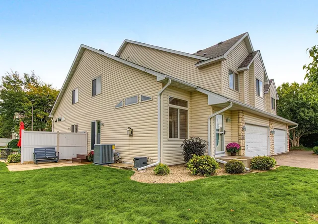 Photo 2 of Single family home for sale at 1665 Lexington Ln, Shakopee, MN 55379 | MLS# 7146376 | Listing updated on 2026-10-01
