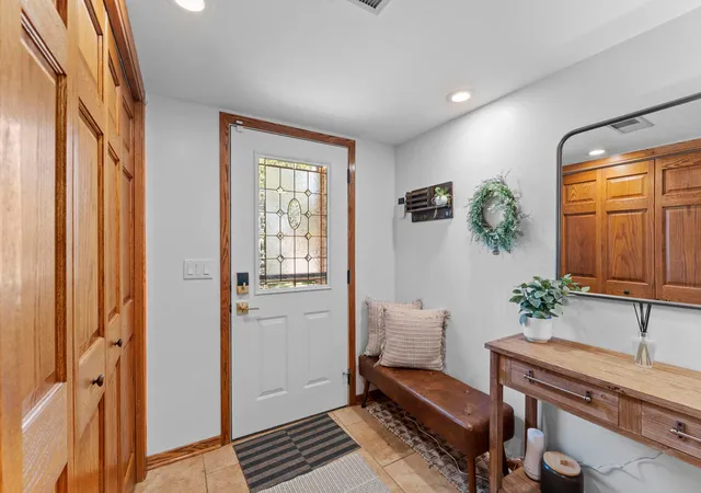 Photo 4 of Sale Pending at 1600 Texas Ave S, Minneapolis, MN 55426 | MLS# 7146383 | Listing updated on 2026-10-05