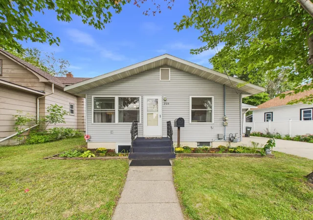 Photo 2 of Sale Pending at 205 3rd Street Se, Melrose, MN 56352 | MLS# 7146386 | Listing updated on 2026-10-05