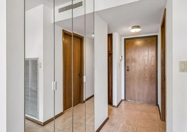 Listing Photo 5 - Condo for sale in building located at 7200 York Ave S, Edina, MN 55435 - Unit #103