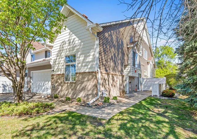 Photo 2 of Single family home for sale at 17980 Cobblestone Way, Eden Prairie, MN 55347 | MLS# 7146416 | Listing updated on 2026-09-18