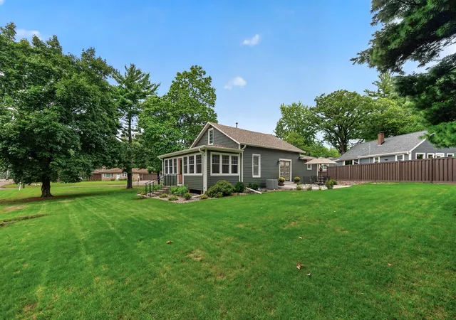 Photo 1 of Single family home for sale at 1835 Stillwater St, Saint Paul, MN 55110 | MLS# 7146431 | Listing updated on 2026-09-26