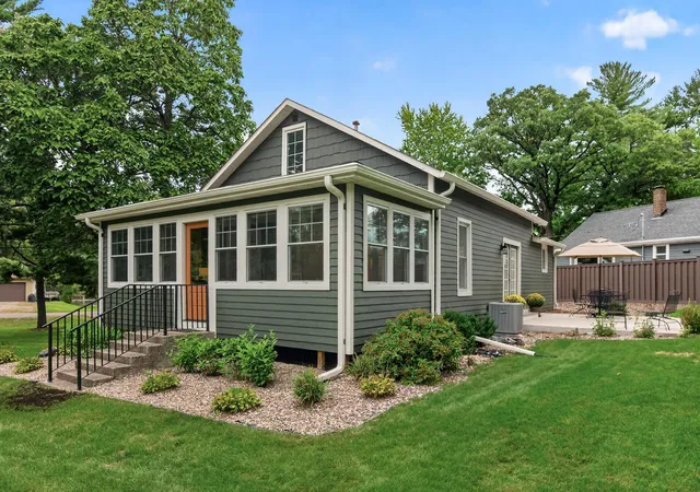 Photo 2 of Single family home for sale at 1835 Stillwater St, Saint Paul, MN 55110 | MLS# 7146431 | Listing updated on 2026-09-26