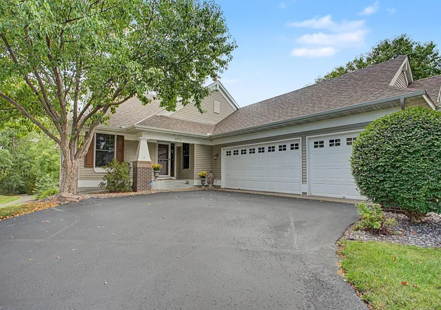 Photo 3 of Single family home for sale at 9753 Wedgewood Cir, Saint Paul, MN 55125 | MLS# 7146486 | Listing updated on 2026-09-19