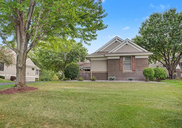 Photo 3 of Single family home for sale at 9753 Wedgewood Cir, Saint Paul, MN 55125 | MLS# 7146486 | Listing updated on 2026-09-19