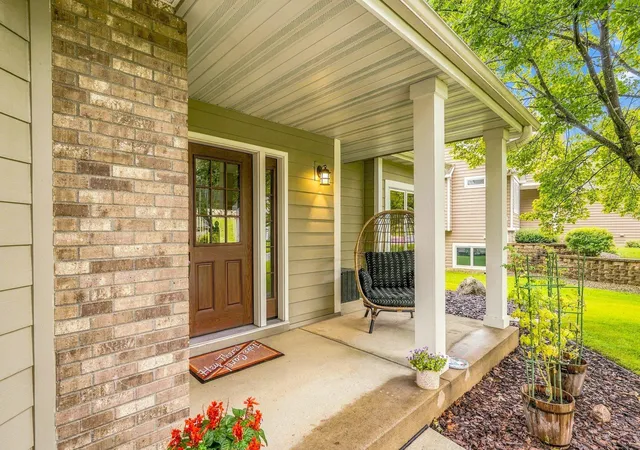 Photo 3 of Single family home for sale at 524 Eastwood Ct, Saint Paul, MN 55123 | MLS# 7146487 | Listing updated on 2026-10-16