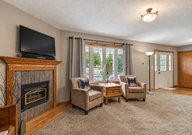 Photo 4 of Single family home for sale at 111 Loraine Dr, Lake Crystal, MN 56055 | MLS# 7146491 | Listing updated on 2026-09-19