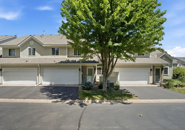 Photo 4 of Single family home for sale at 8854 Spring Ln, Saint Paul, MN 55125 | MLS# 7146503 | Listing updated on 2026-09-19