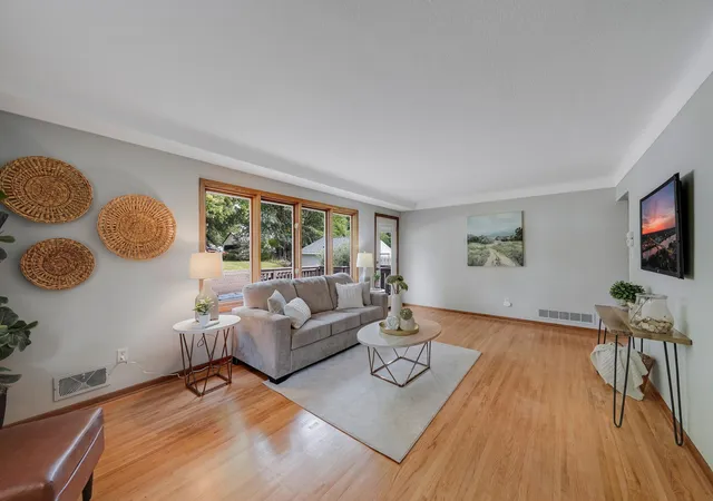 Photo 3 of Sale Pending at 2153 Holloway Ave E, Saint Paul, MN 55109 | MLS# 7146513 | Listing updated on 2026-10-05