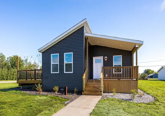Photo 1 of Single family home for sale at 1801 E 10th Street, Superior, WI 54880 | MLS# 7146525 | Listing updated on 2026-09-19