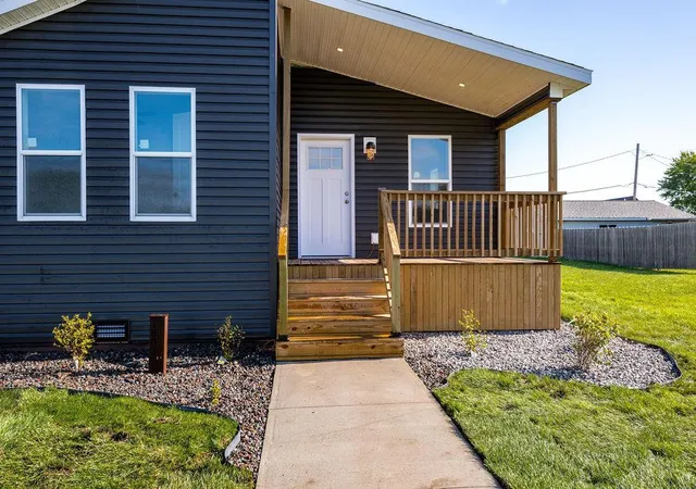 Photo 3 of Single family home for sale at 1801 E 10th Street, Superior, WI 54880 | MLS# 7146525 | Listing updated on 2026-09-19