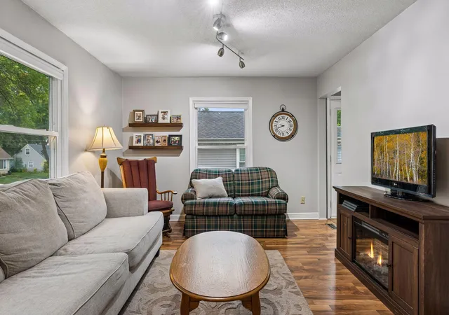 Photo 3 of Single family home for sale at 180 Westchester Dr, Saint Paul, MN 55118 | MLS# 7146531 | Listing updated on 2026-10-02
