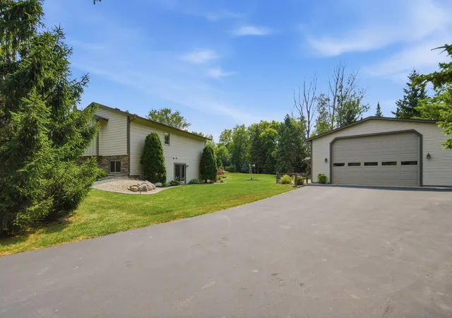 Photo 2 of Sale Pending at 5541 Quilley Ave Ne, Rogers, MN 55374 | MLS# 7146543 | Listing updated on 2026-09-25
