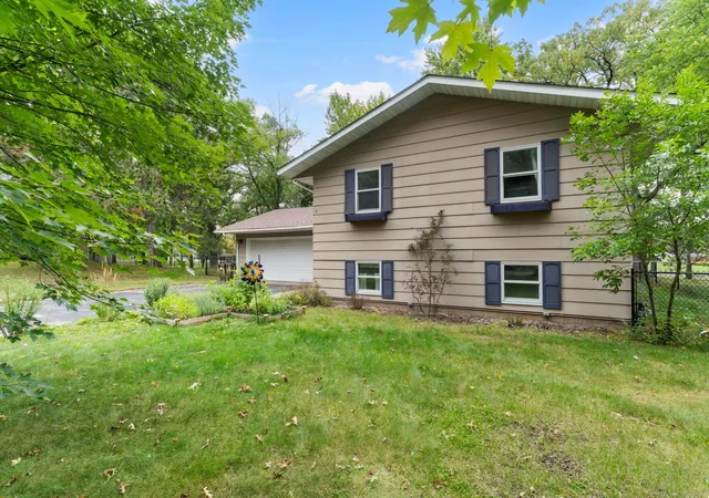 Photo 2 of Single family home for sale at 5997 Oak Cir, North Branch, MN 55056 | MLS# 7146556 | Listing updated on 2026-09-29