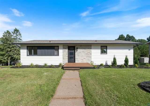 Photo 3 of Single family home for sale at 1634 Cliff Ave, Duluth, MN 55811 | MLS# 7146559 | Listing updated on 2026-10-06