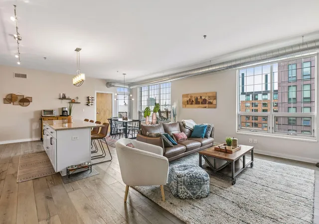 Photo 4 of Condo for sale at 521 2nd Street SE #404, Minneapolis, MN 55414 | MLS# 7146564 | Listing updated on 2026-09-19