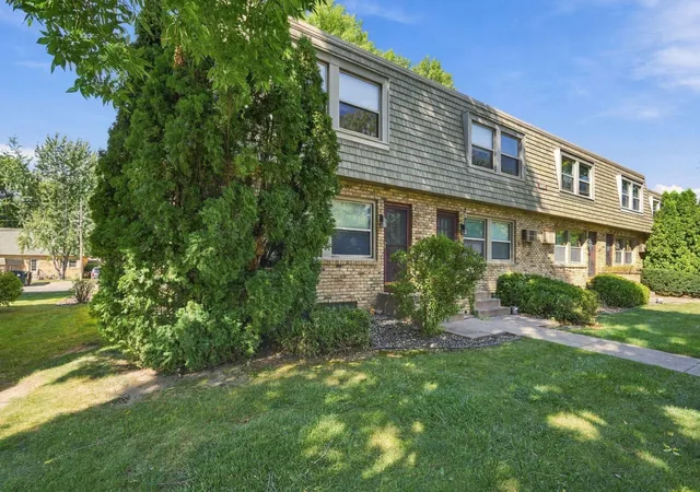 Photo 2 of Single family home for sale at 1482 21st Avenue Nw #1, Saint Paul, MN 55112 | MLS# 7146569 | Listing updated on 2026-10-06