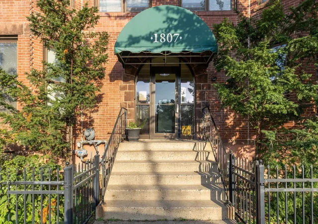 Listing Photo 4 - Condo for sale in building located at 1807 Elliot Ave, Minneapolis, MN 55404 - Unit #4