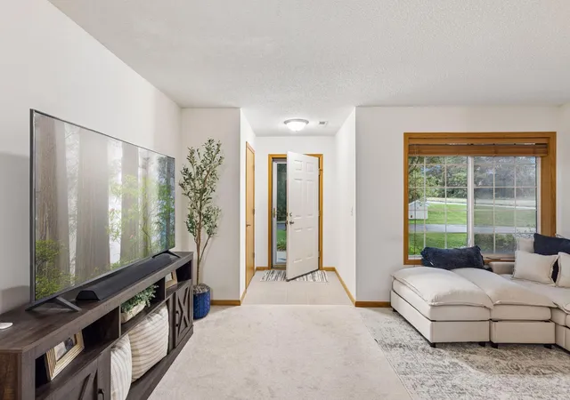 Photo 4 of Single family home for sale at 59 Landau Alcove, Saint Paul, MN 55125 | MLS# 7146571 | Listing updated on 2026-09-20