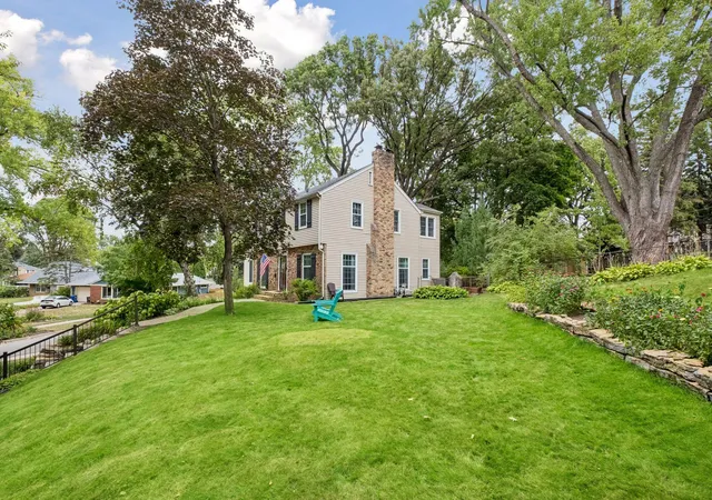 Photo 2 of Single family home for sale at 1995 Norfolk Ave, Saint Paul, MN 55116 | MLS# 7146575 | Listing updated on 2026-09-19