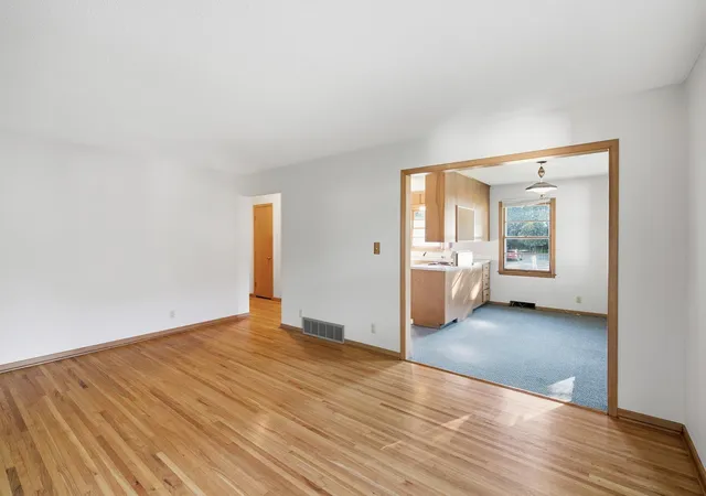 Photo 3 of Single family home for sale at 611 James Ave, Mankato, MN 56001 | MLS# 7146587 | Listing updated on 2026-09-25