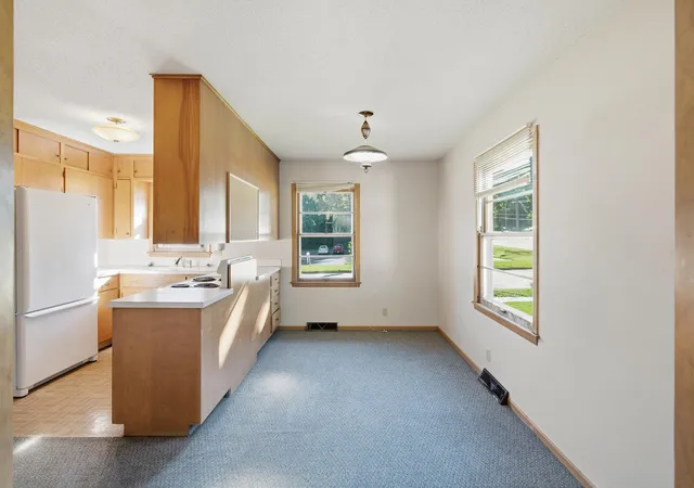 Photo 3 of Single family home for sale at 611 James Ave, Mankato, MN 56001 | MLS# 7146587 | Listing updated on 2026-09-25
