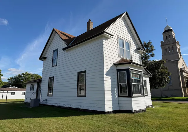 Photo 3 of Single family home for sale at 602 13th Street N, Benson, MN 56215 | MLS# 7146604 | Listing updated on 2026-09-19