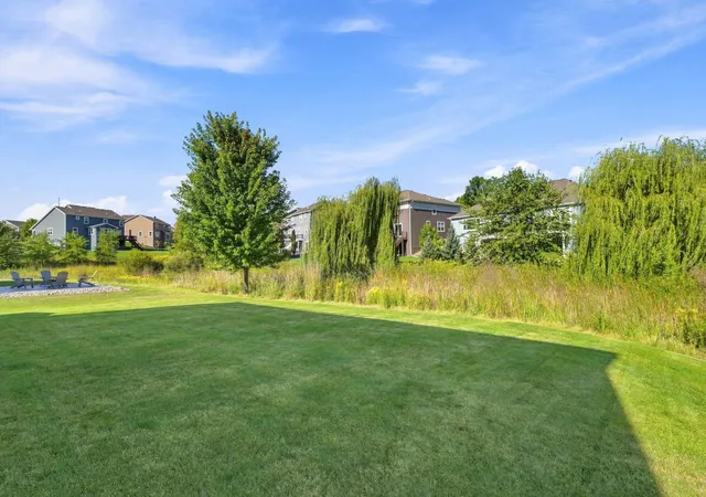Photo 3 of Single family home for sale at 833 Red Cedar Ct, Chaska, MN 55318 | MLS# 7146633 | Listing updated on 2026-09-28