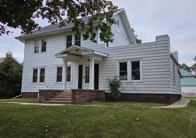 Photo 1 of Single family home for sale at 305 N Elm St, Mabel, MN 55954 | MLS# 7146636 | Listing updated on 2026-09-20