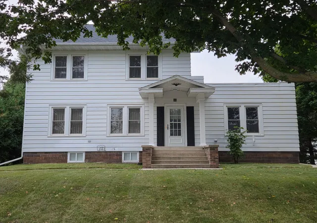 Photo 3 of Single family home for sale at 305 N Elm St, Mabel, MN 55954 | MLS# 7146636 | Listing updated on 2026-09-20