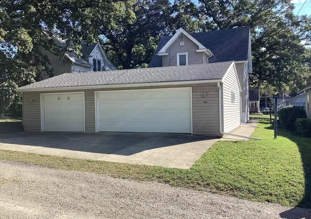 Photo 2 of Single family home for sale at 709 Minnesota Ave, Albert Lea, MN 56007 | MLS# 7146639 | Listing updated on 2026-09-22