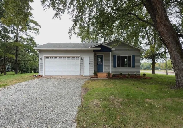 Photo 2 of Single family home for sale at 1600 Mosher Ave, Owatonna, MN 55060 | MLS# 7146651 | Listing updated on 2026-10-23