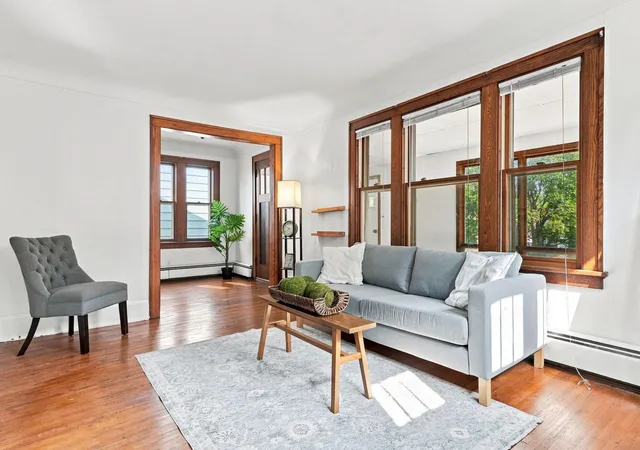 Photo 3 of Single family home for sale at 902 Hyacinth Ave E, Saint Paul, MN 55106 | MLS# 7146653 | Listing updated on 2026-09-19