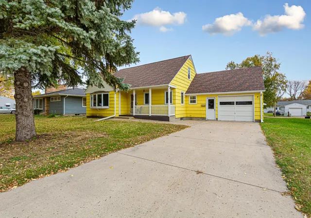 Photo 1 of Single family home for sale at 303 S Main St, Winthrop, MN 55396 | MLS# 7146658 | Listing updated on 2026-10-15