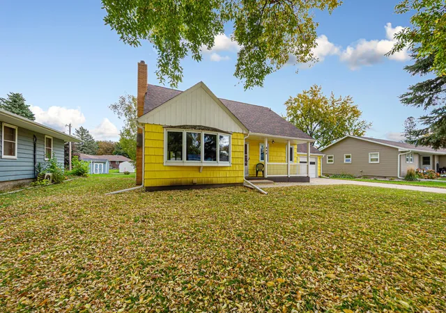 Photo 2 of Single family home for sale at 303 S Main St, Winthrop, MN 55396 | MLS# 7146658 | Listing updated on 2026-10-15
