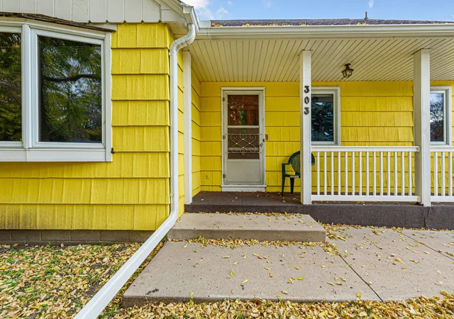 Photo 4 of Single family home for sale at 303 S Main St, Winthrop, MN 55396 | MLS# 7146658 | Listing updated on 2026-10-15