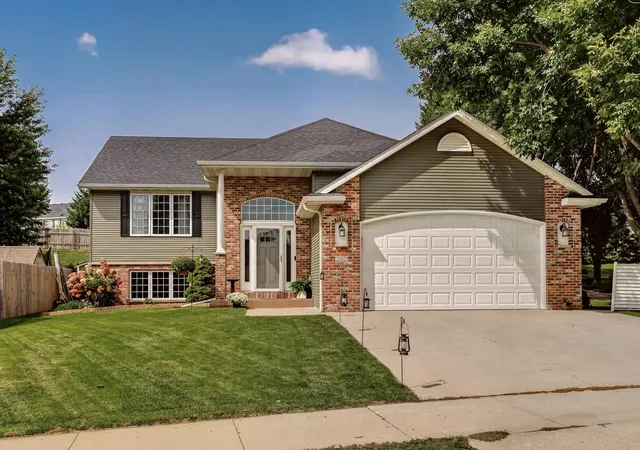 Single family home for sale at 2502 Boulder Ridge Dr NW, Rochester, MN 55901 | MLS# 7146663