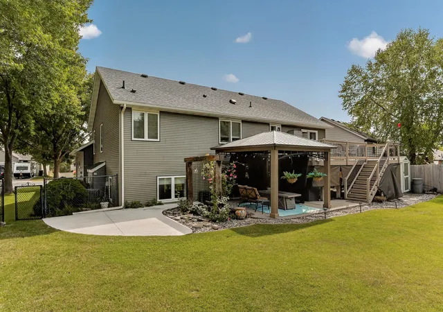 Photo 3 of Single family home for sale at 2502 Boulder Ridge Dr Nw, Rochester, MN 55901 | MLS# 7146663 | Listing updated on 2026-09-21