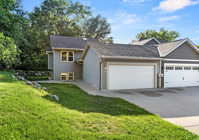 Townhouse for sale at 10357 Upper 178th St W, Lakeville, MN 55044 | MLS# 7146665