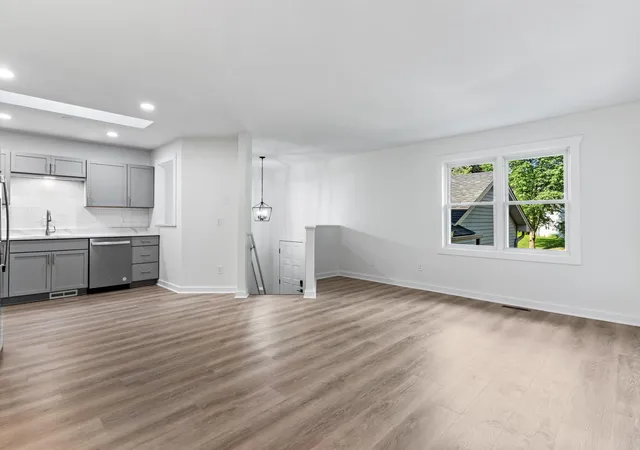 Photo 2 of Townhouse for sale at 10357 Upper 178th St W, Lakeville, MN 55044 | MLS# 7146665 | Listing updated on 2026-09-19