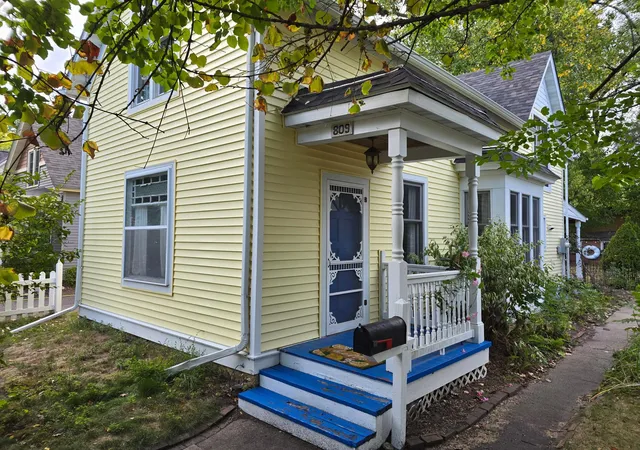 Photo 2 of Single family home for sale at 809 Oak St, Hudson, WI 54016 | MLS# 7146666 | Listing updated on 2026-09-22