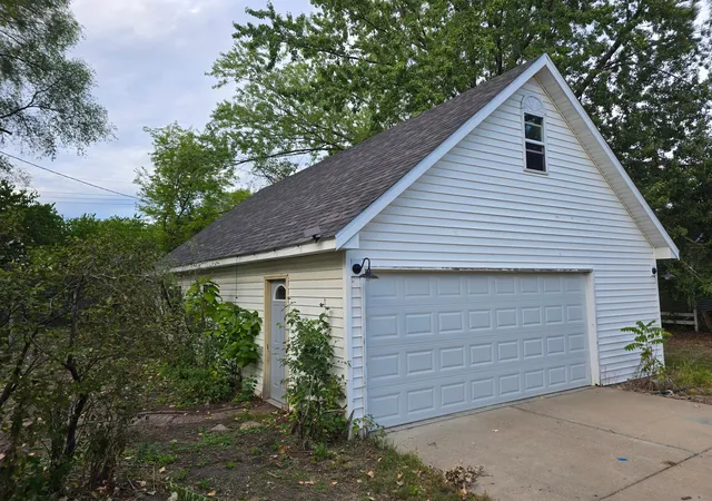 Photo 3 of Single family home for sale at 809 Oak St, Hudson, WI 54016 | MLS# 7146666 | Listing updated on 2026-09-22