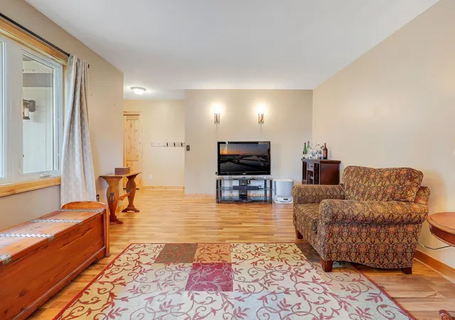 Photo 3 of Single family home for sale at 1065 Minnesota St S, Shakopee, MN 55379 | MLS# 7146670 | Listing updated on 2026-09-25