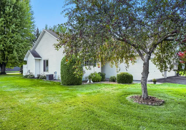Photo 2 of Single family home for sale at 3798 Shannon Dr, Hastings, MN 55033 | MLS# 7146684 | Listing updated on 2026-10-15