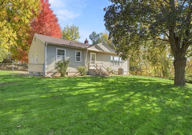 Photo 1 of Single family home for sale at 1566 Albemarle St, Saint Paul, MN 55117 | MLS# 7146699 | Listing updated on 2026-10-30