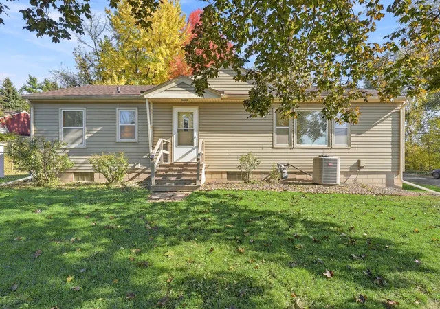 Photo 1 of Single family home for sale at 1566 Albemarle St, Saint Paul, MN 55117 | MLS# 7146699 | Listing updated on 2026-10-30