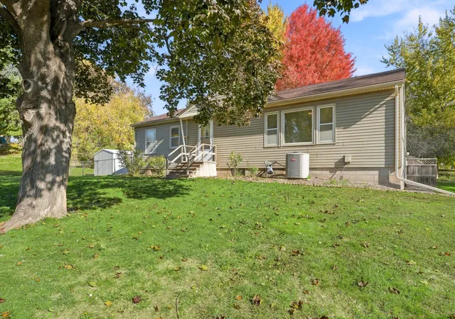 Photo 2 of Single family home for sale at 1566 Albemarle St, Saint Paul, MN 55117 | MLS# 7146699 | Listing updated on 2026-10-30
