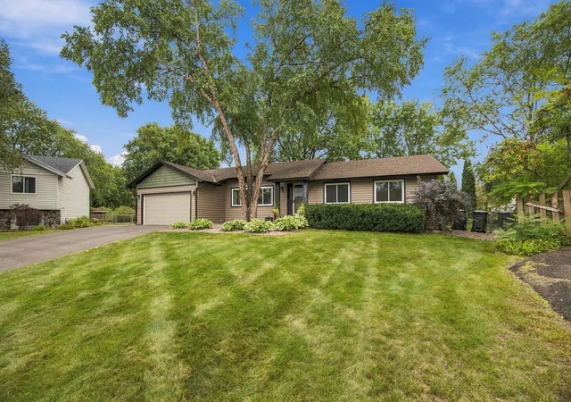 Photo 1 of Single family home for sale at 11315 W River Hills Dr, Burnsville, MN 55337 | MLS# 7146709 | Listing updated on 2026-09-20