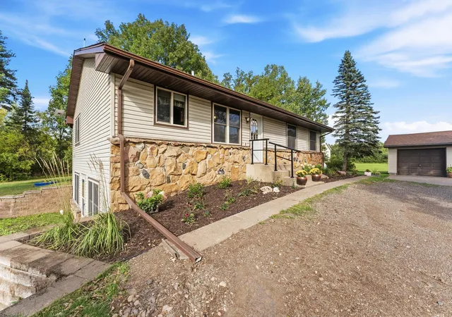 Photo 3 of Single family home for sale at 26751 State Hwy 48, Hinckley, MN 55037 | MLS# 7146730 | Listing updated on 2026-10-07