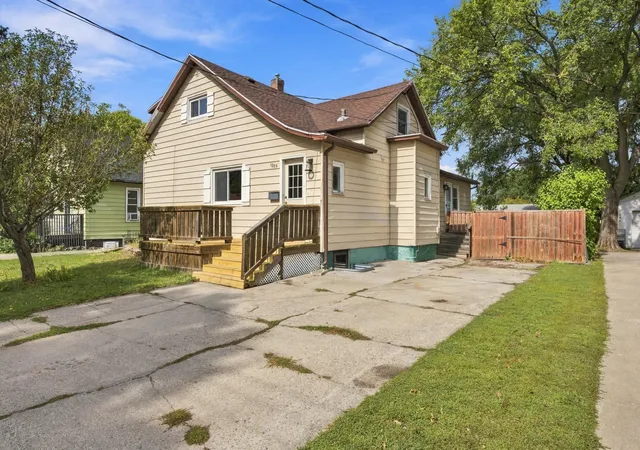 Single family home for sale at 1809 5th Avenue S, Fargo, ND 58103 | MLS# 7146734
